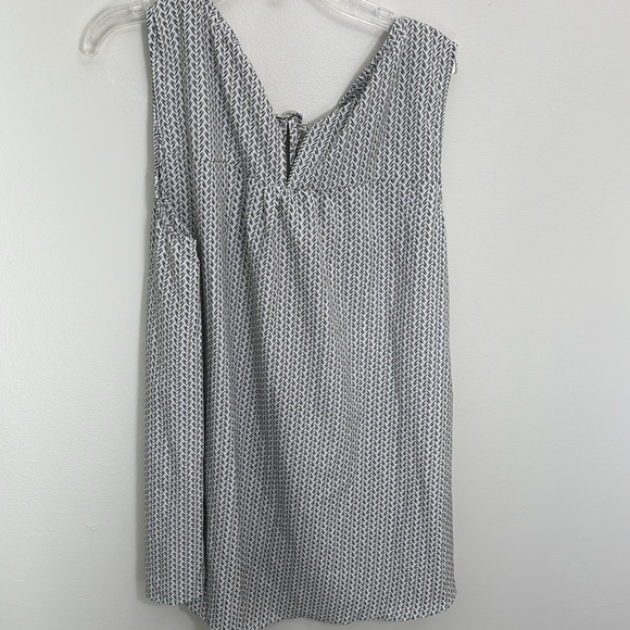 Women's Black and White Sleeveless Top - Picture 5 of 6